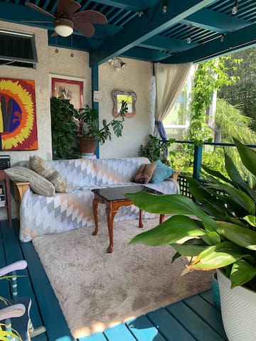 Clean Oasis/Private Pool/COUPLE OR SINGLE FAM ONLY gallery image 3