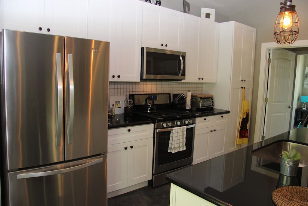 Modern Kitchen with all the amenities.