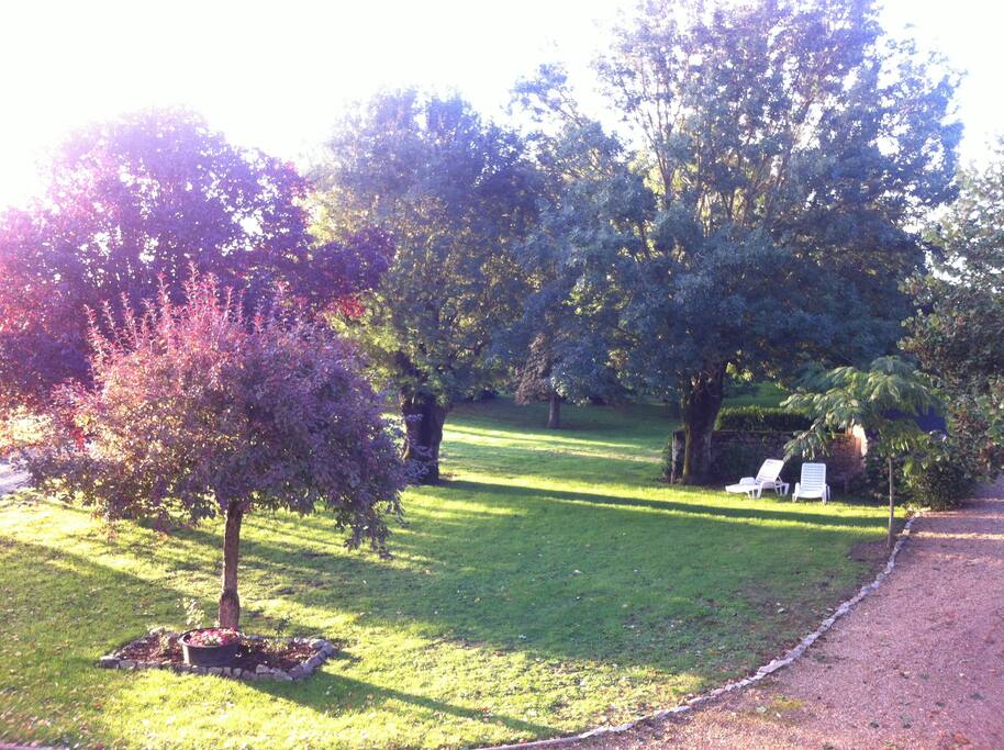 Vue sur le domaine depuis la chambre 2.