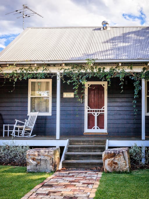 COTTAGE FRONT DOOR VIEW