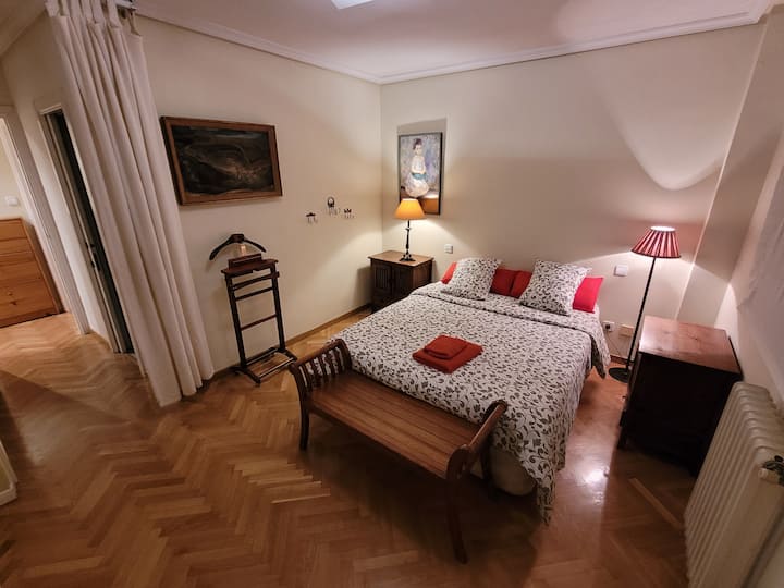 Chumba cha kwanza cha kulala. Kitanda 150