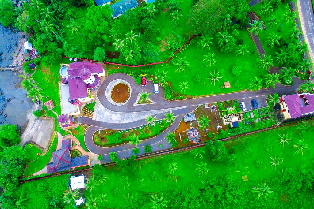 Arial view of the MayLaka grounds, measuring about 12.000,- square meters.