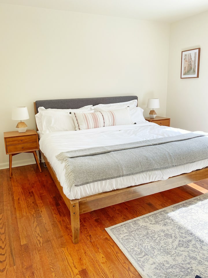 Soba br. 1: srednje čvrsti bračni krevet od pjene s vrhunskom posteljinom