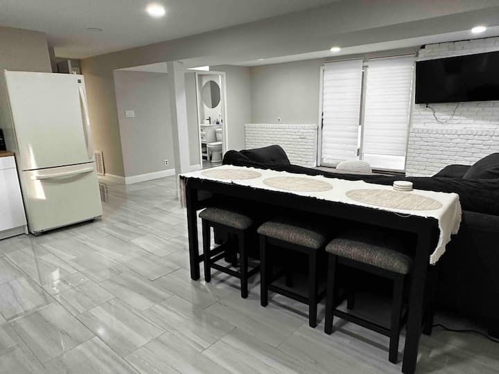 Lovely 1,100 sqft 1Bedroom apt 35 mins to NYC Condominiums for Rent