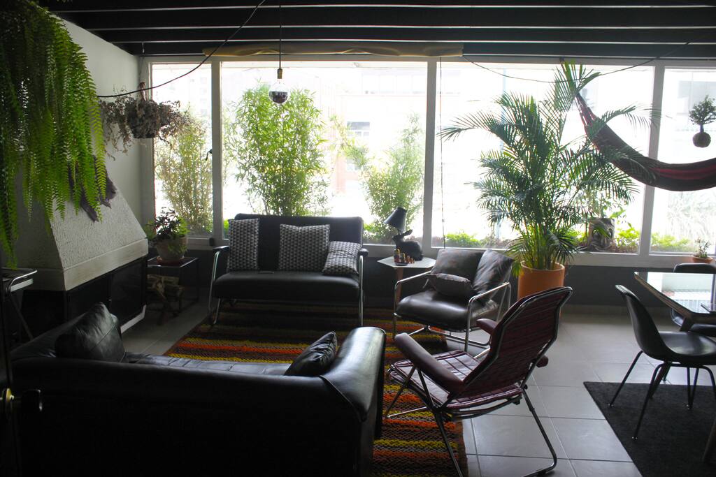 LIVINGROOM