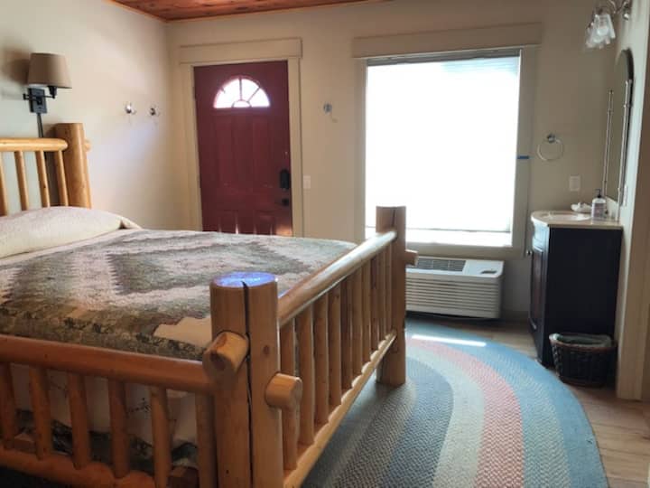 Chumba cha mvinyo cha Knotty