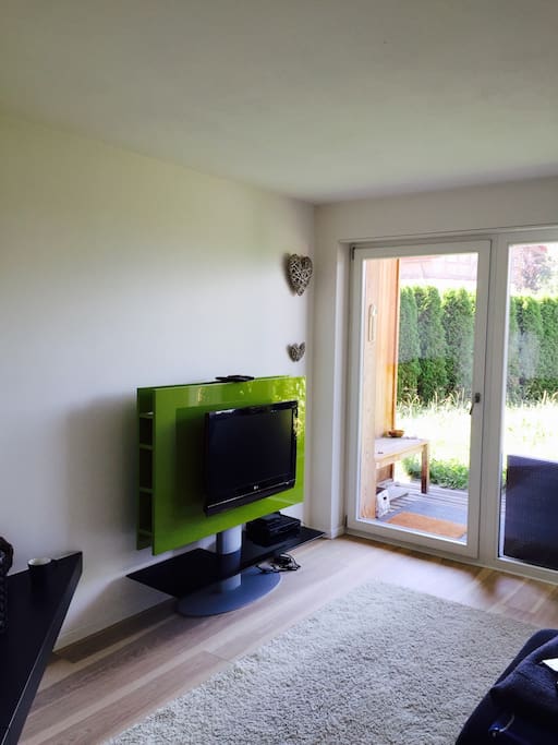 Wohnzimmer mit Blick in den Garten