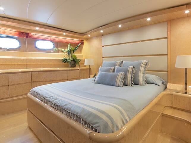 Barcelona, Luxury YACHT in Barcelona gallery image 4