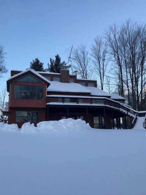 Luxury 5 BR Family Home on Lake Memphremagog