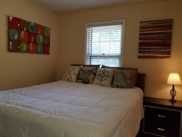 ☆ Cozy Travelers Retreat ☆ Superior Queen Bed ☆