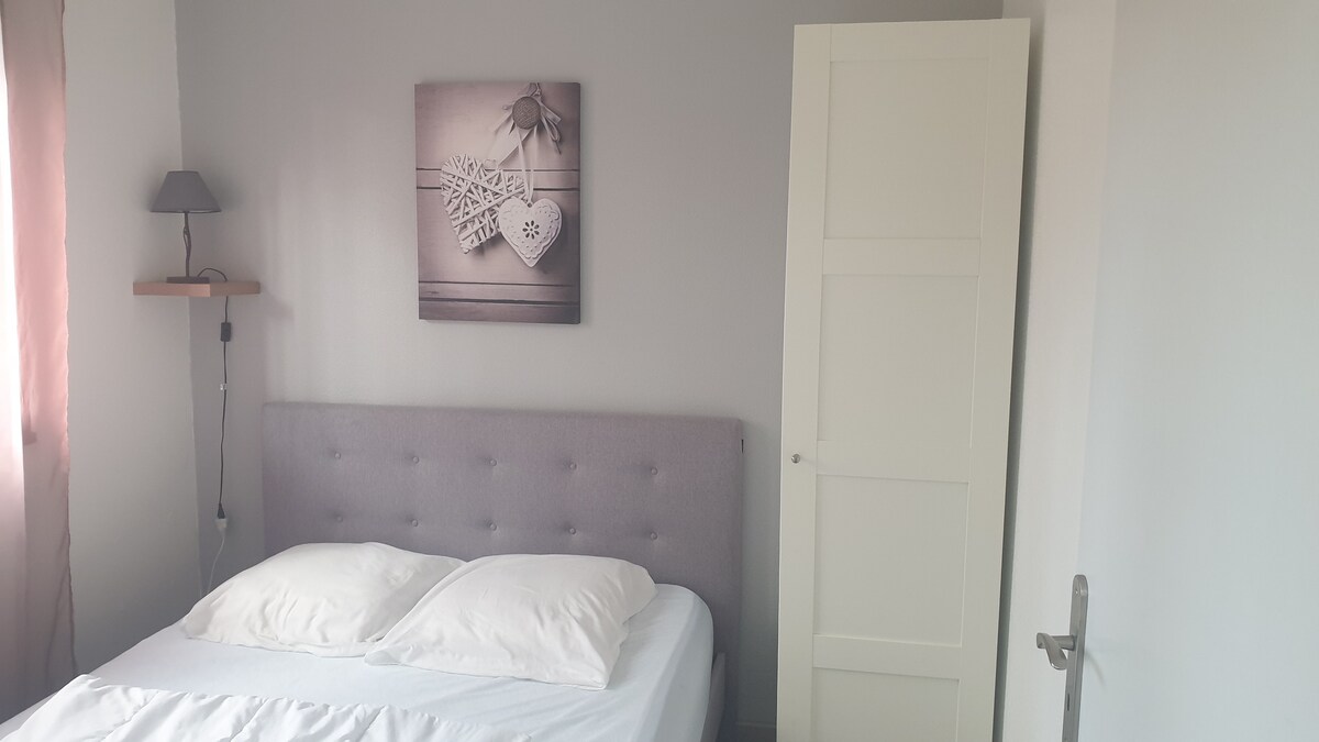 Საძინებელი საწოლით 140