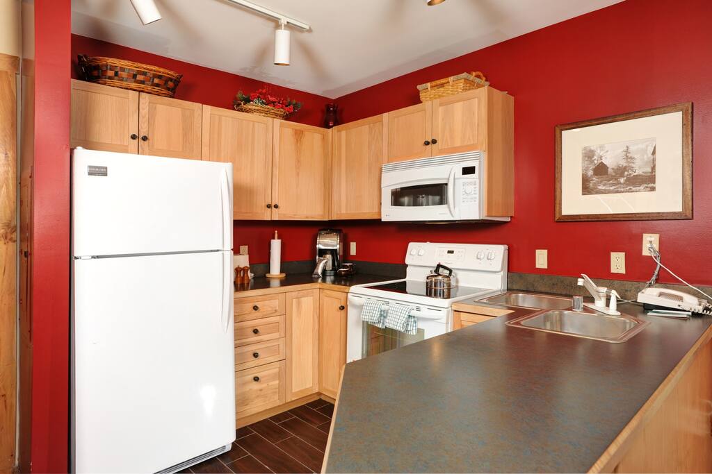 The fully-equipped kitchen has everything you need to cook while on vacation