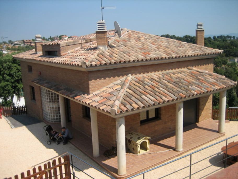 Complete facade of the villa