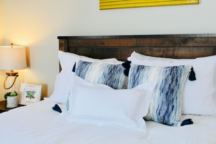 Third Floor Loft Room with Harbour and Ocean view