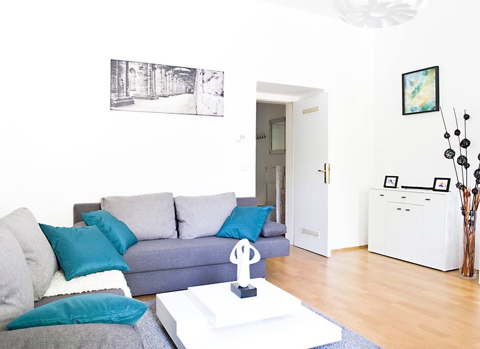 edles geräumiges Wohn/Schlafzimmer
