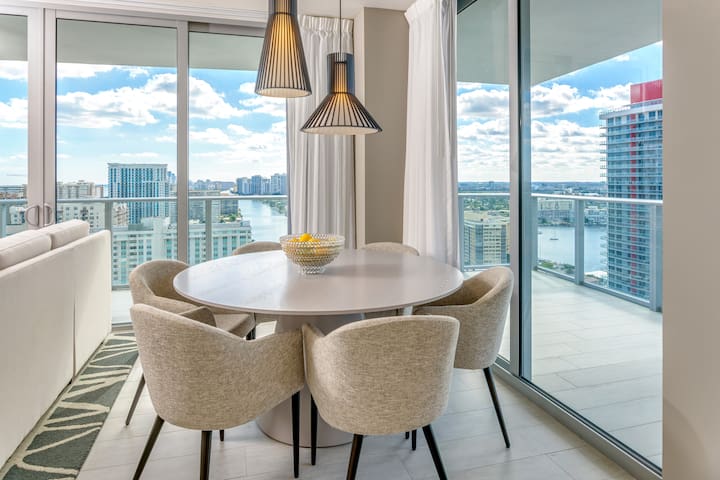 2019 SW CornerCondo@Hyde, GreatWaterView +19Floor gallery image 2