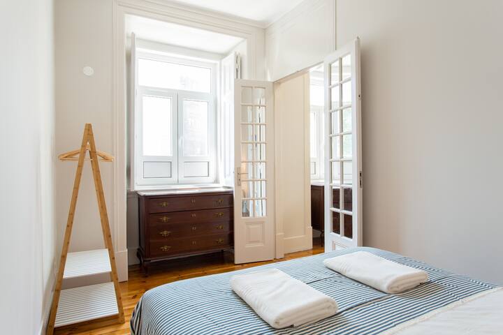 Lisbon Comfy Apartment III – Metro at the door gallery image 5