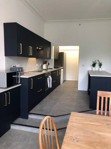 Historic New Town 5 bed flat, City Centre location gallery image 3