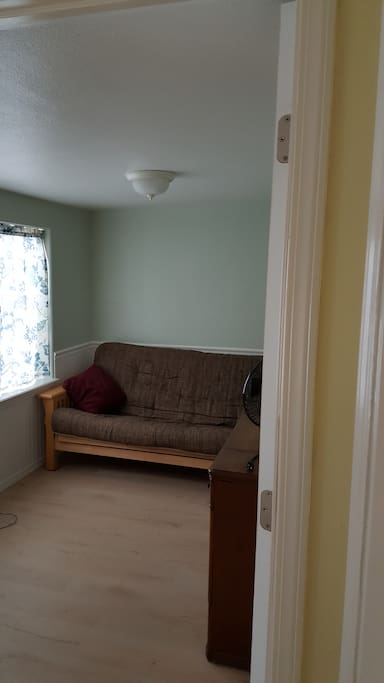 Third bedroom with double futon