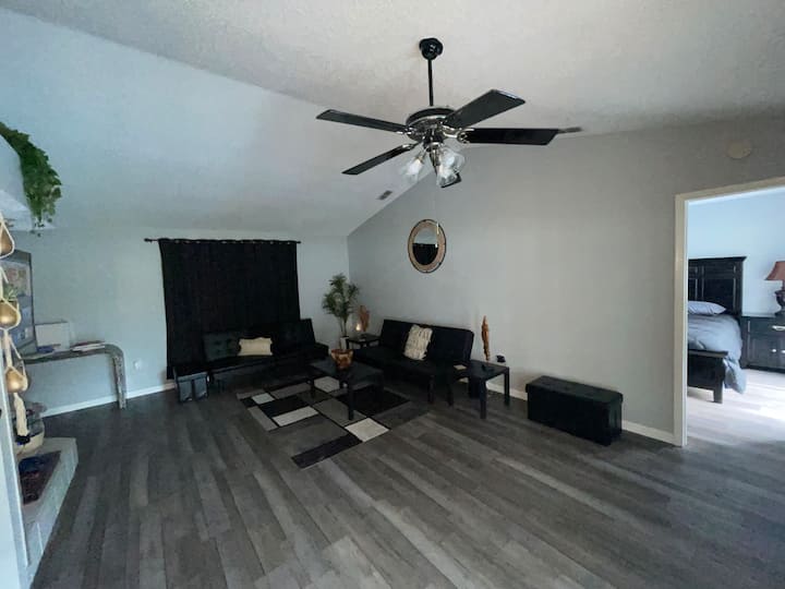 Weeki Wachee Springs Heated Pool Home Retreat - Spring Hill, FL
