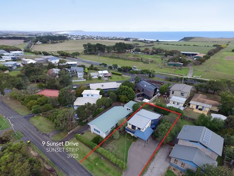 SunsetStrip Beach House. Near Race Track, Penguins