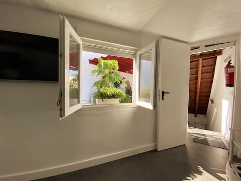 Airbnb con mejor rendimiento: Penthouse Suite with a Private Terrace in the Historic Center en El Arenal