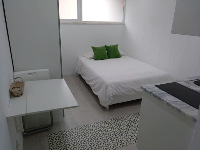 Cozy and Bright Studio at Marquês