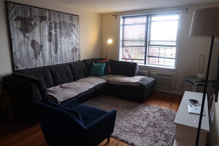 Private large room with queen size bed