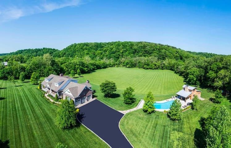 Deluxe Private Suite on 15 Acre Country Estate