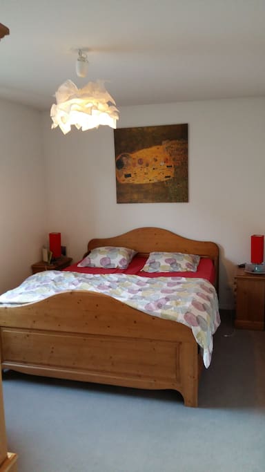 chambre adulte avec lit large