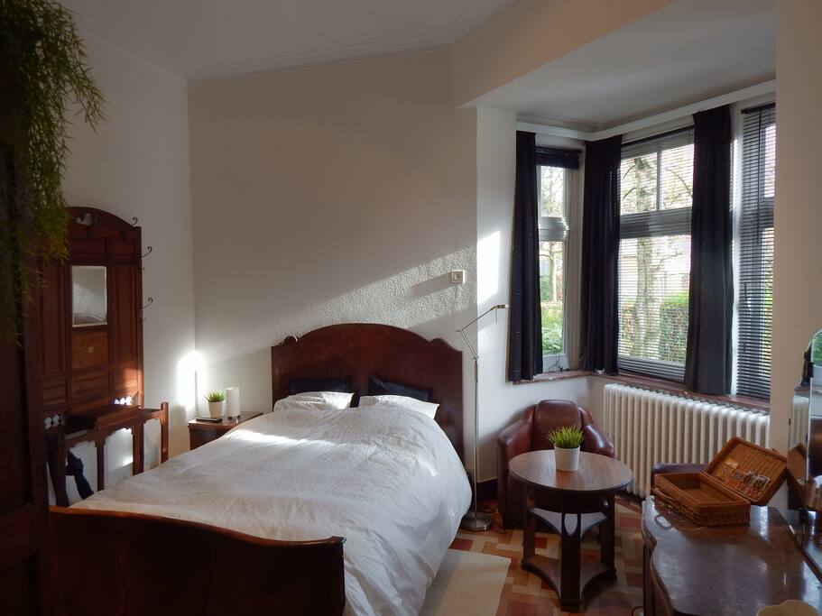 chambre spacieuse avec chauffage central