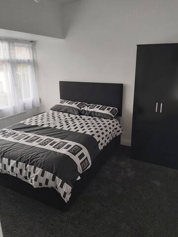 Spacious, Modern Semi-detached Whole House