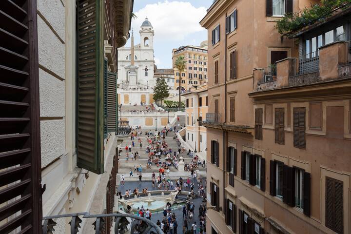 The Spanish Steps Condotti Luxury Apartment gallery image 2