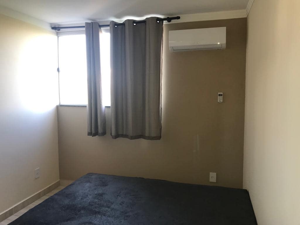 ДВОЈКА ВО СПАЛНА СОБА