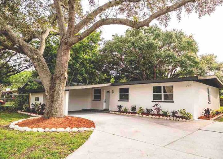 Beautiful Sea Esta (entire home) Villas for Rent in Sarasota, Florida