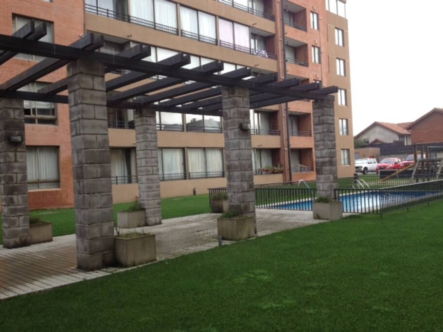 Vista Terraza y Piscina