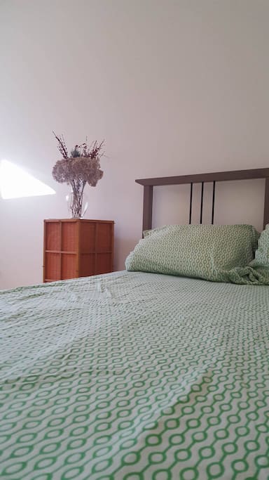 Lit deux places avec draps propre
