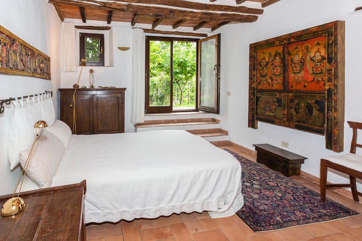 Schlafzimmer mit großer Fenstertür in den Garten - 
Schlafzimmer mit großer Fenstertür zum Garten
