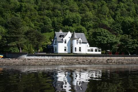 Scottish lochside self-catering with stunning view