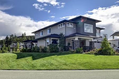 Gorgeous Private Suite on the Vineyard Trail