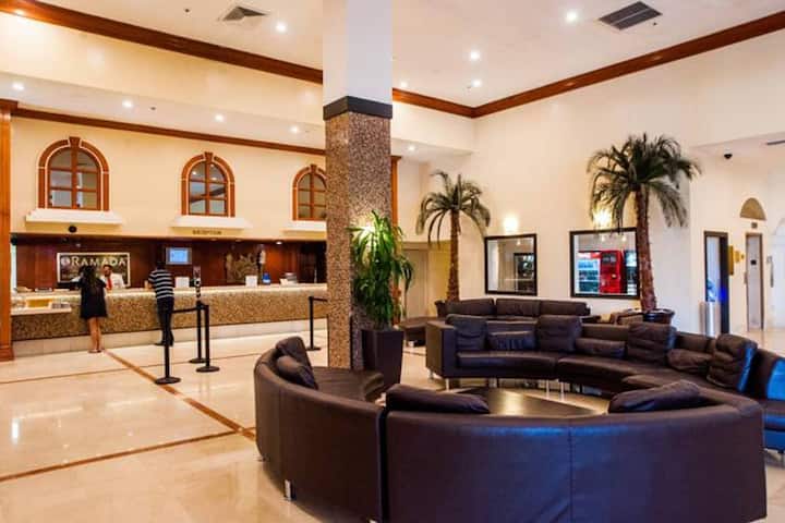 Beautiful Studio In Sunny Isles - Sunny Isles Beach, FL