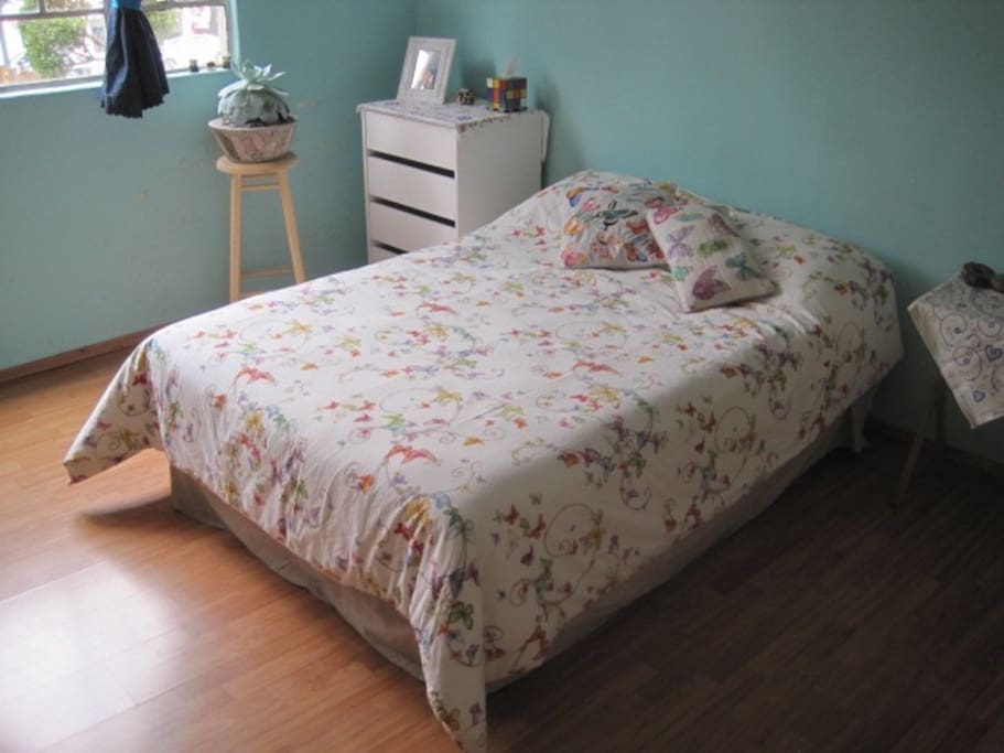 Cama Queen muy comoda.