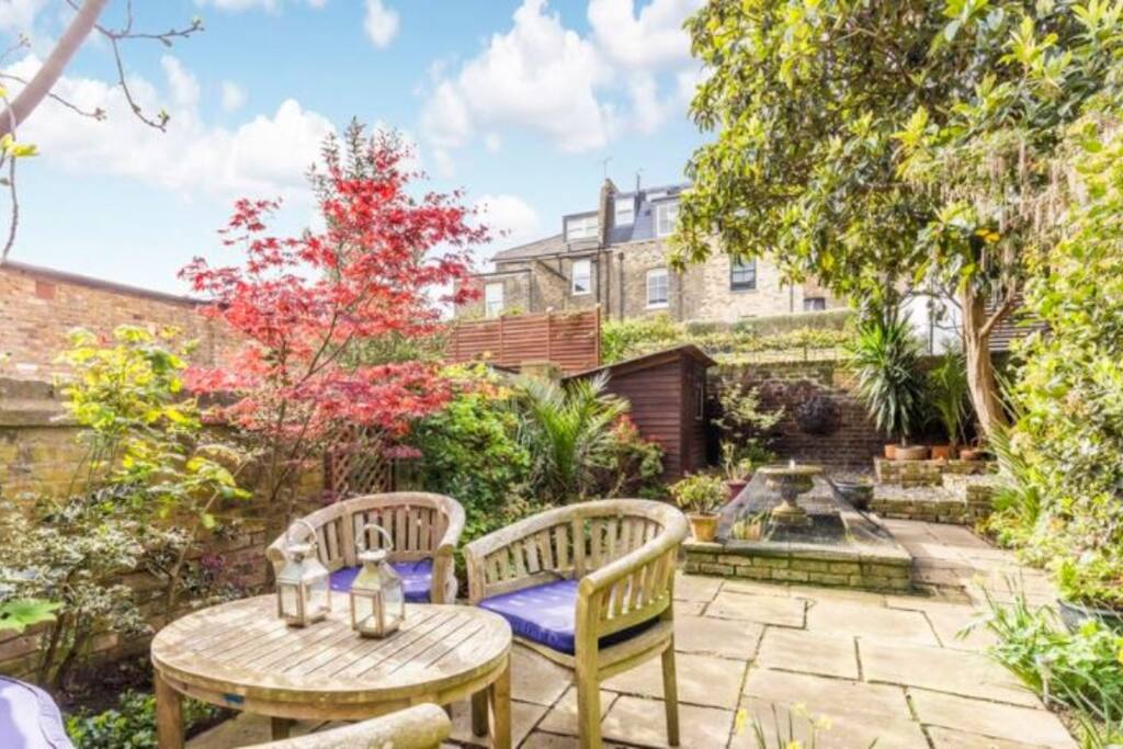 Beautiful south-facing private garden (very sunny when weather is kind!)