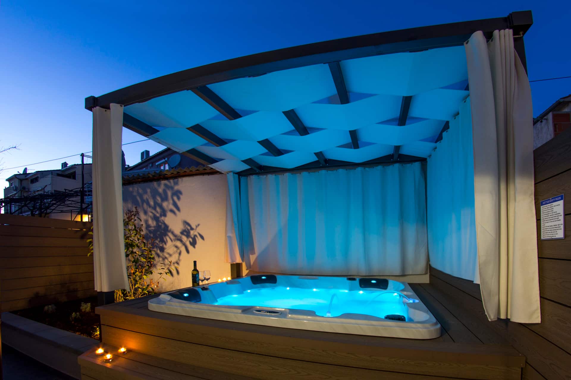 Modern & Cosy with Hot Tub