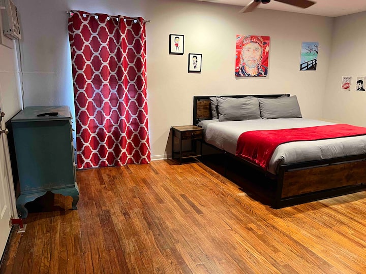 主卧-1.8米宽双人床