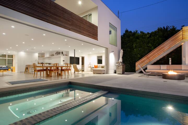 Private Modern Venice Compound with Pool/Spa