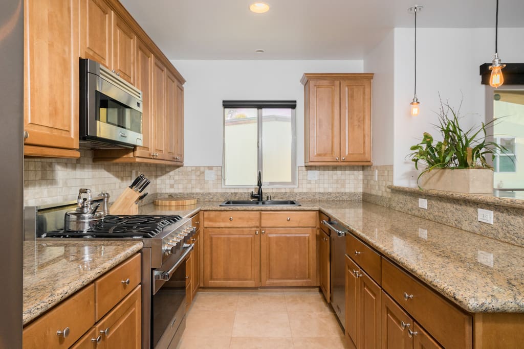 State of the art kitchen with gas stove, dishwasher, walk-in pantry and breakfast bar