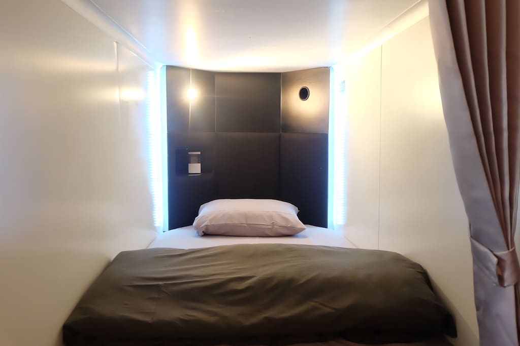 Capsule bed