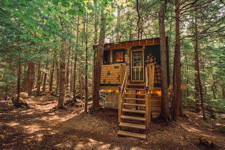 Lovely Treehouse in the Woods next to Stream
