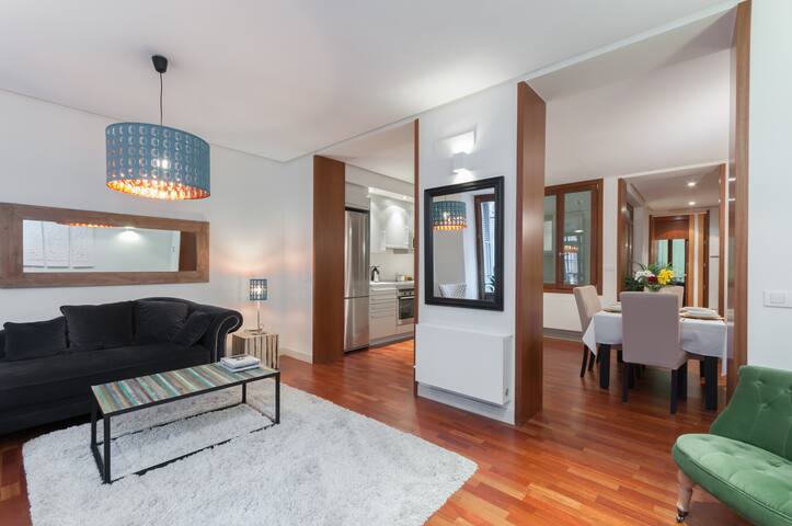 PLAZA MAYOR BEST LOCATION, AC ALL HOME 3 BDR/2 BTH gallery image 5